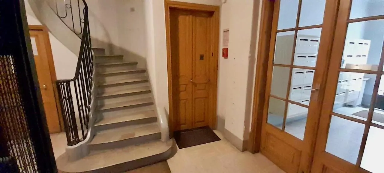 Avec Balcon Dans Calme Avec Gardien -