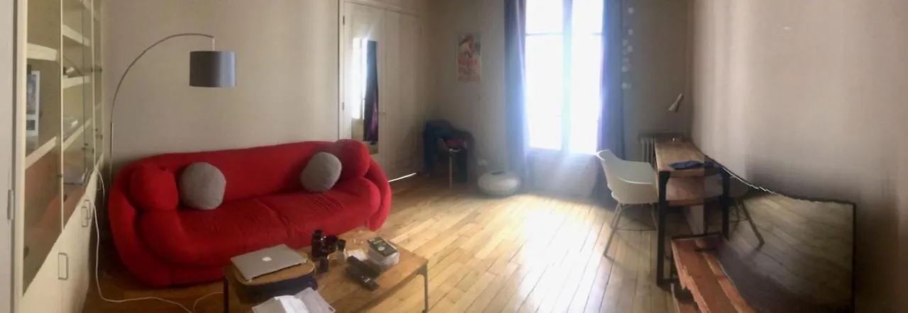Avec Balcon Dans Calme Avec Gardien - * Paris