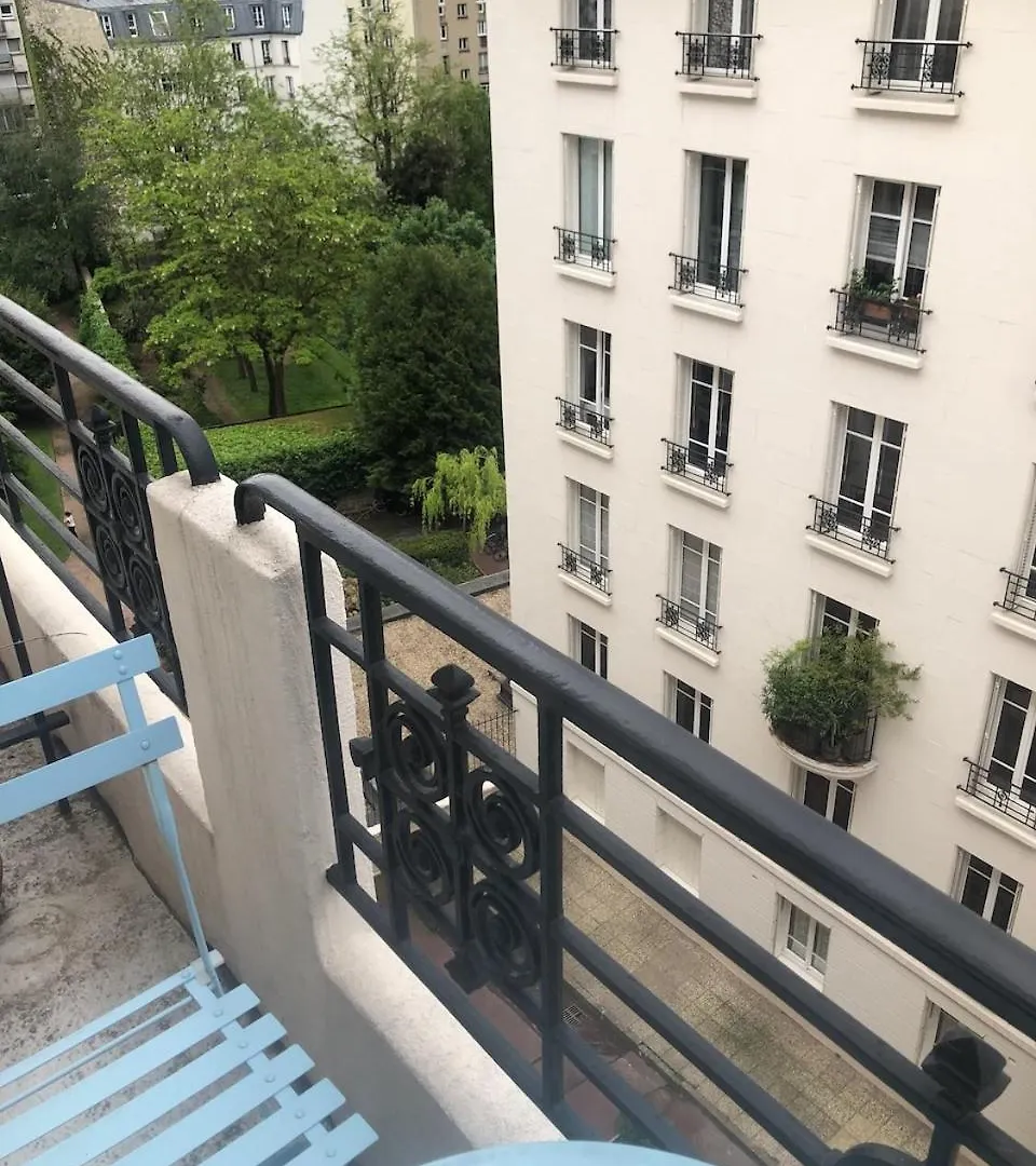 Avec Balcon Dans Calme Avec Gardien - *