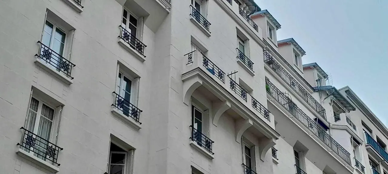 Avec Balcon Dans Calme Avec Gardien -