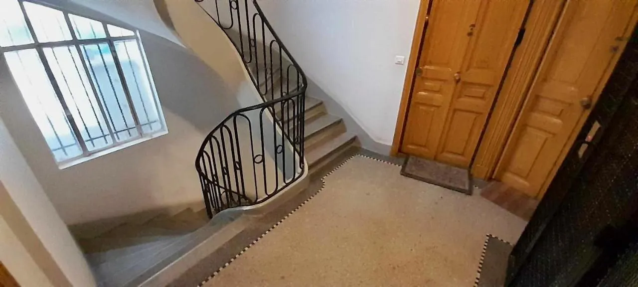 Apartment Avec Balcon Dans Calme Avec Gardien -