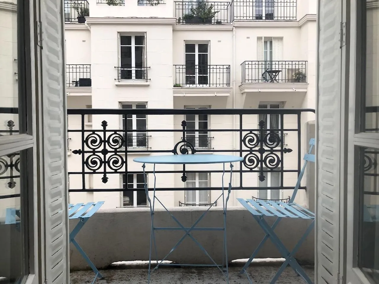 Apartment Avec Balcon Dans Calme Avec Gardien - Paris