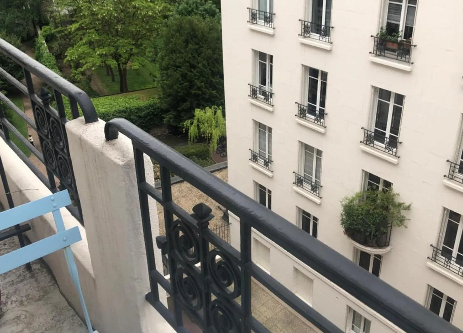 Appartement Avec Balcon Dans Calme Avec Gardien - *