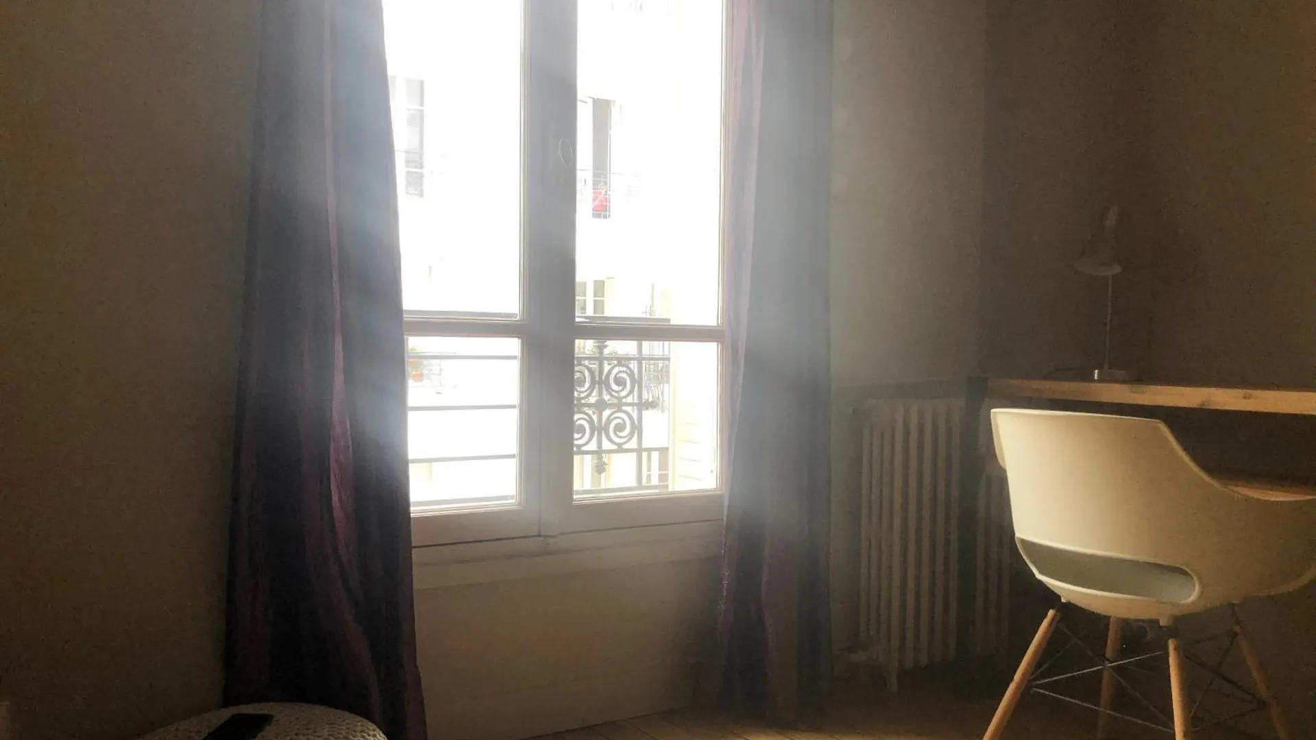 Avec Balcon Dans Calme Avec Gardien - Appartement