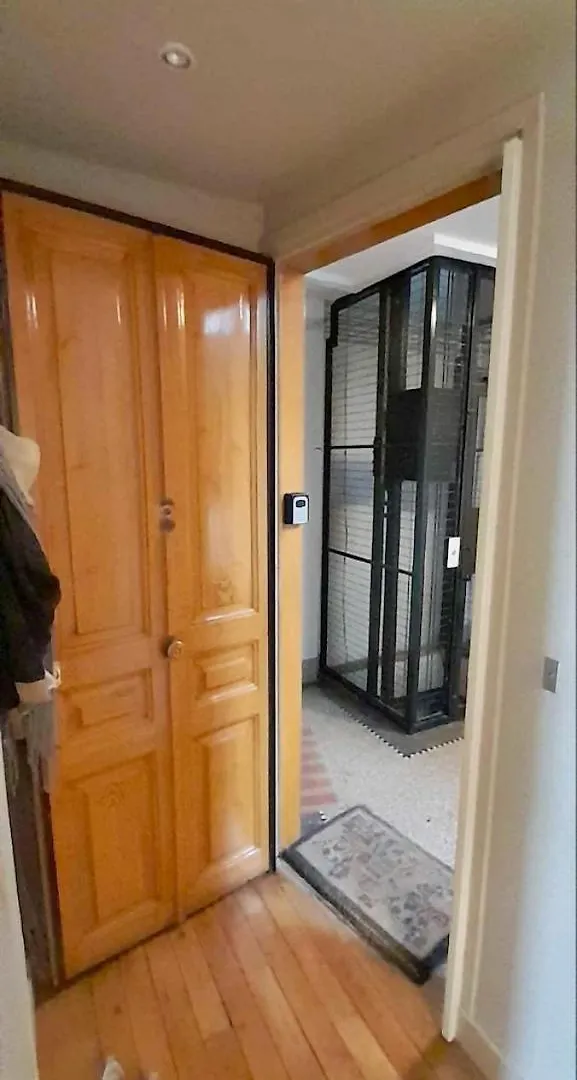 Appartement Avec Balcon Dans Calme Avec Gardien - Paris